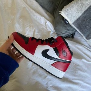 Jordan 1 Chicago toe Size 6Y perfect condition. Message me before purchasing